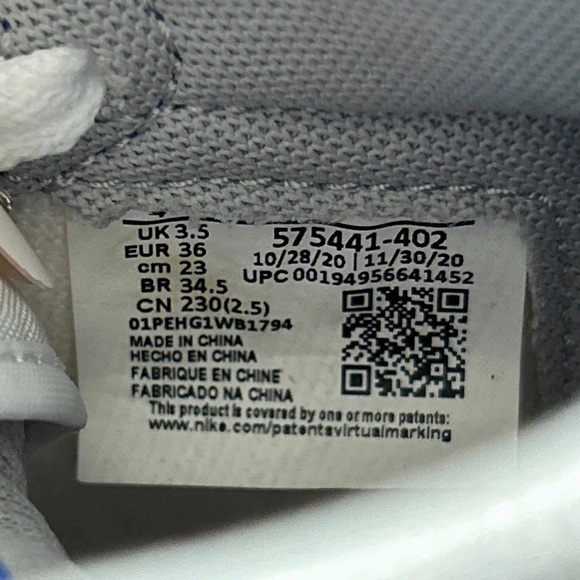 Air Jordan 1 Retro High OG GS ‘Hyper Royal’ - Picture 8 of 9